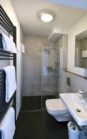 Comfort Studio Apartment | Bathroom