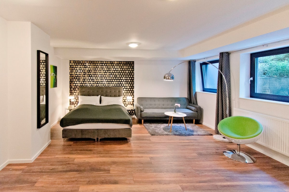 Suite Confort, mezzanine (Apartment) | 1 habitación, decoración personalizada, muebles diferentes y escritorio