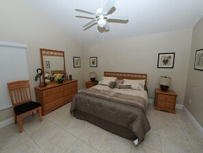 4 ห้องนอน, โต๊ะทำงาน, Wi-Fi ฟรี