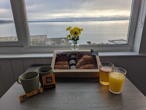 Daily continental breakfast (GBP 10 per person)