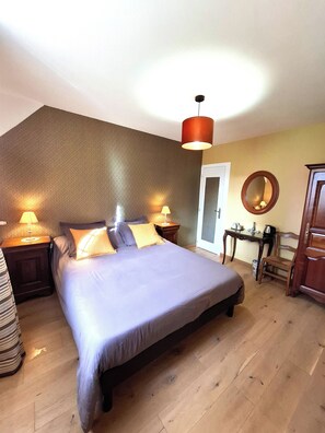 Individually decorated, individually furnished, desk, laptop workspace