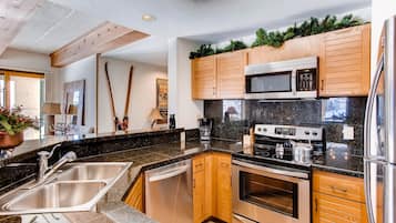 Condo, 2 Bedrooms | Private kitchen | Oven, coffee/tea maker