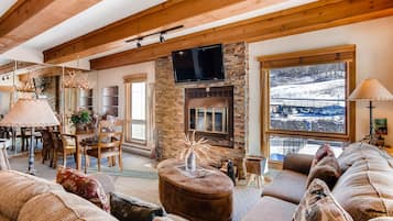 Condo, 2 Bedrooms | Living area