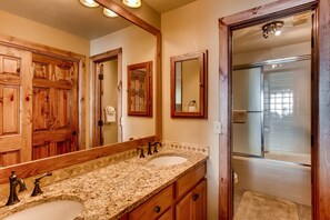 Condo, 2 Bedrooms | Bathroom | Towels - Recently Remodeled 2 Br Condo at the Plaza (Crested Butte)