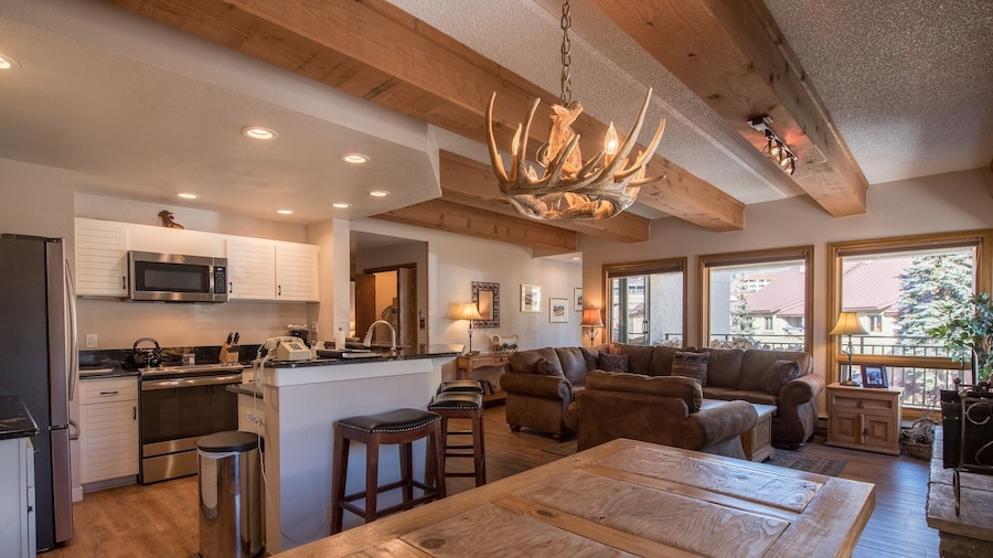 Rustic-Contemporary 3Br With Great Views! - No Cleaning Fee! by RedAwning