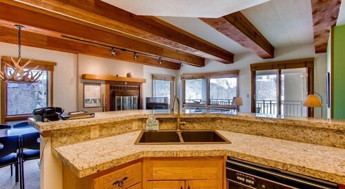 #2 - M Den 2 Bedroom Cabin by RedAwning