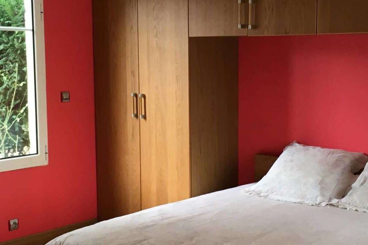 Dreibettzimmer, Mehrere Betten | Individuell dekoriert, individuell eingerichtet, Bügeleisen/Bügelbrett