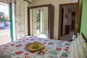 Blackout curtains, free WiFi, bed sheets