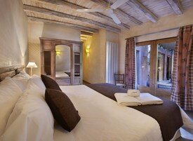 Caja de seguridad en la habitación, cortinas blackout y wifi gratis 