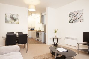 2 bedrooms, iron/ironing board, free WiFi, bed sheets - The Coliseum (Cheltenham)