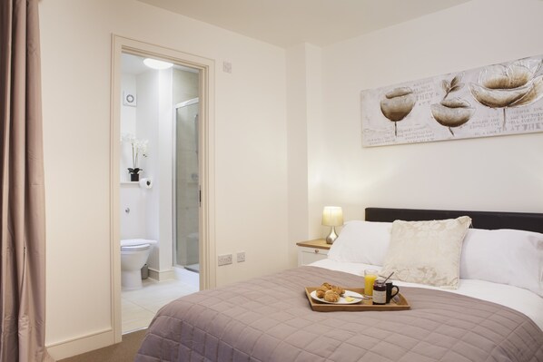 2 bedrooms, iron/ironing board, free WiFi, bed sheets - The Coliseum (Cheltenham)