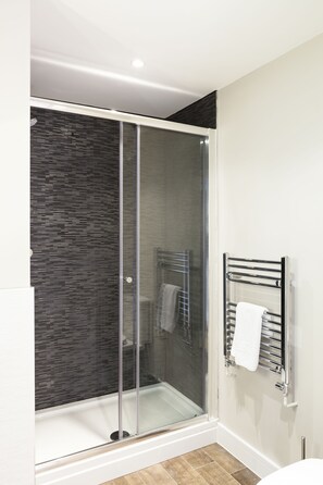 Standard Apartment, 1 Double Bed, Non Smoking | Bathroom shower