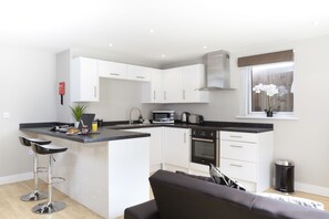Standard Apartment, 1 Double Bed, Non Smoking | Private kitchen