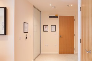 Standard Apartment, 1 Double Bed, Non Smoking | Iron/ironing board, free WiFi, bed sheets - The Paramount (Swindon)