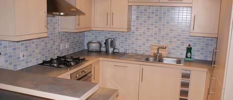 Standard Apartment, 2 Bedrooms | Private kitchen | Fridge, microwave, oven, stovetop