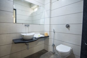 Habitación ejecutiva, 1 cama matrimonial, para no fumadores | Baño | Regadera 