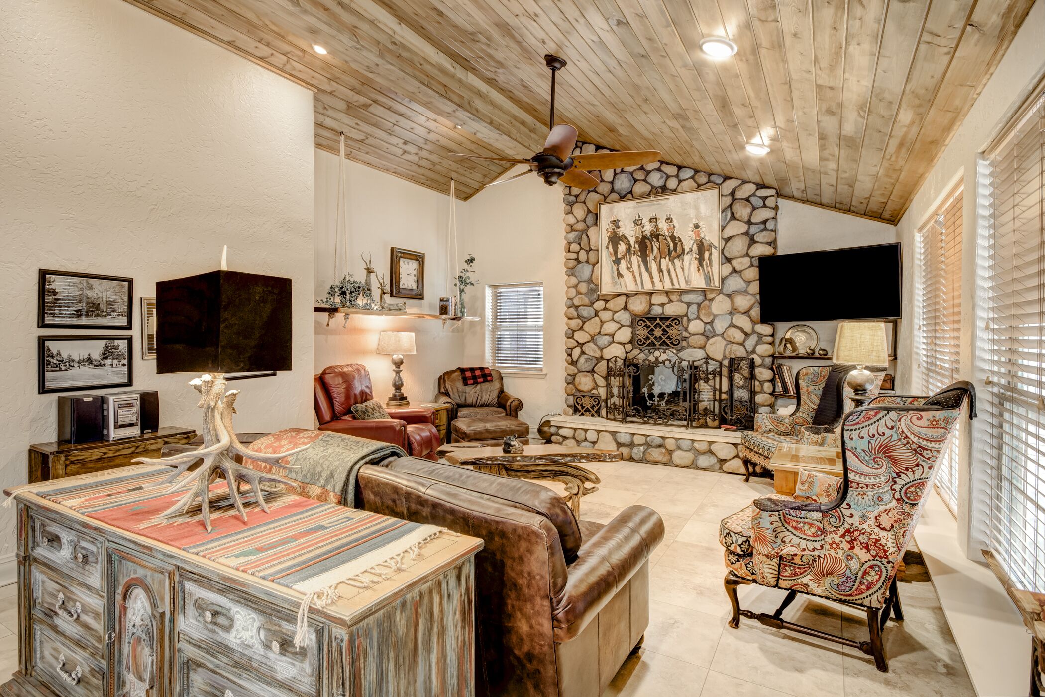 Bear Paw | Pet Friendly, Wraparound Deck, Hot Tub