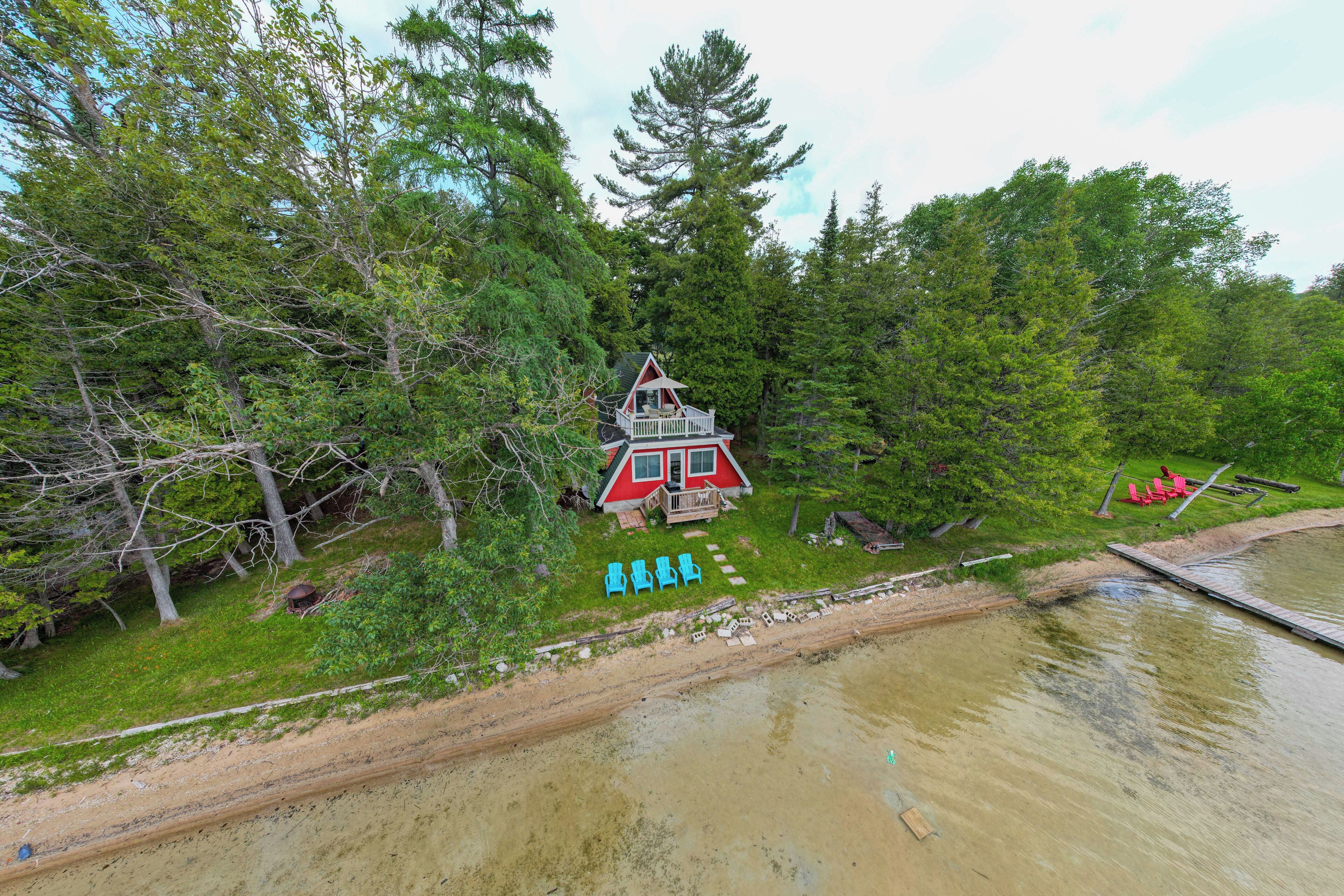 Cozy Deer Lake Cabin, 3 Mi to Boyne Mtn Resort!