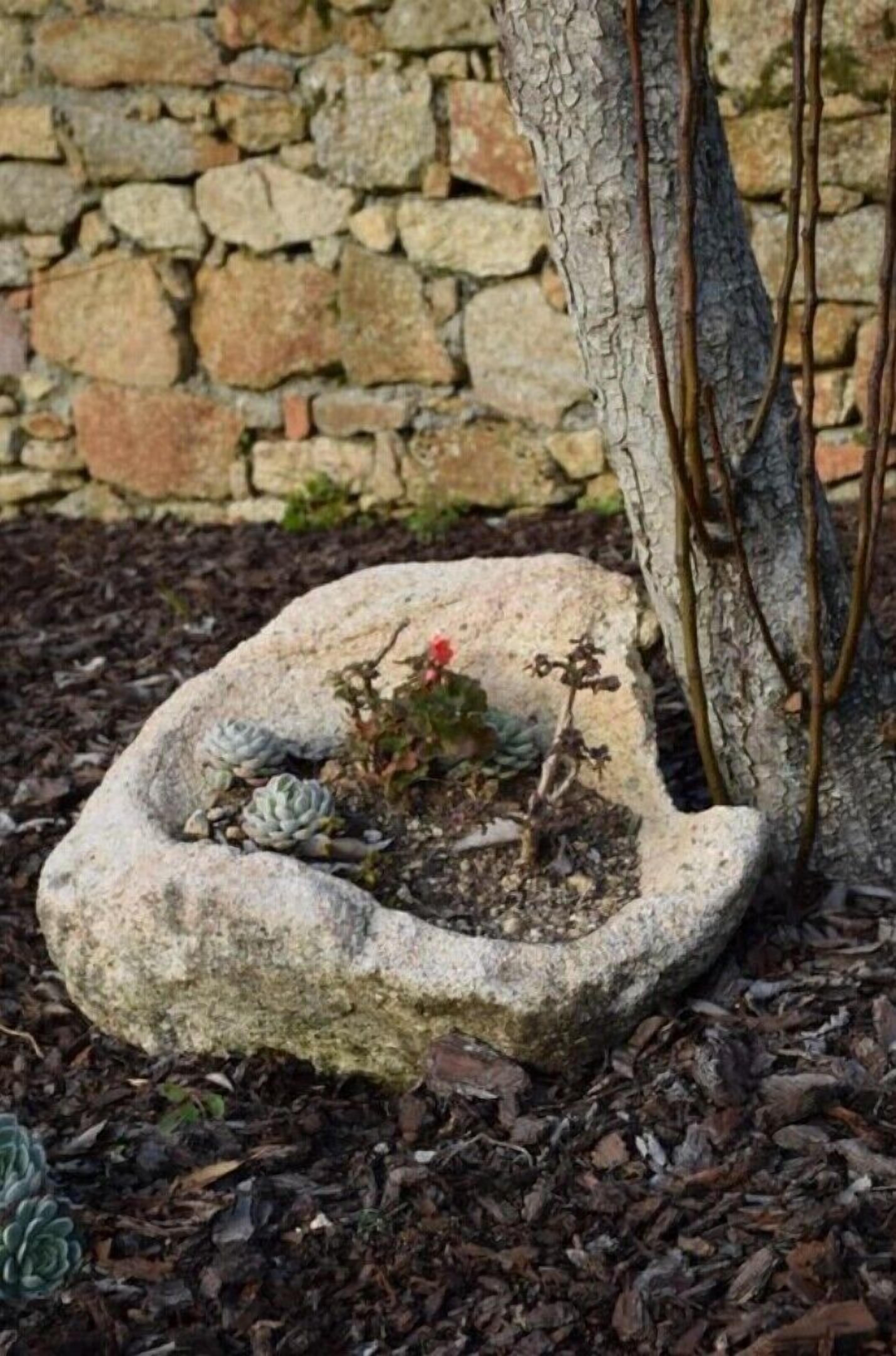 Een haardroger, handdoeken, zeep, shampoo