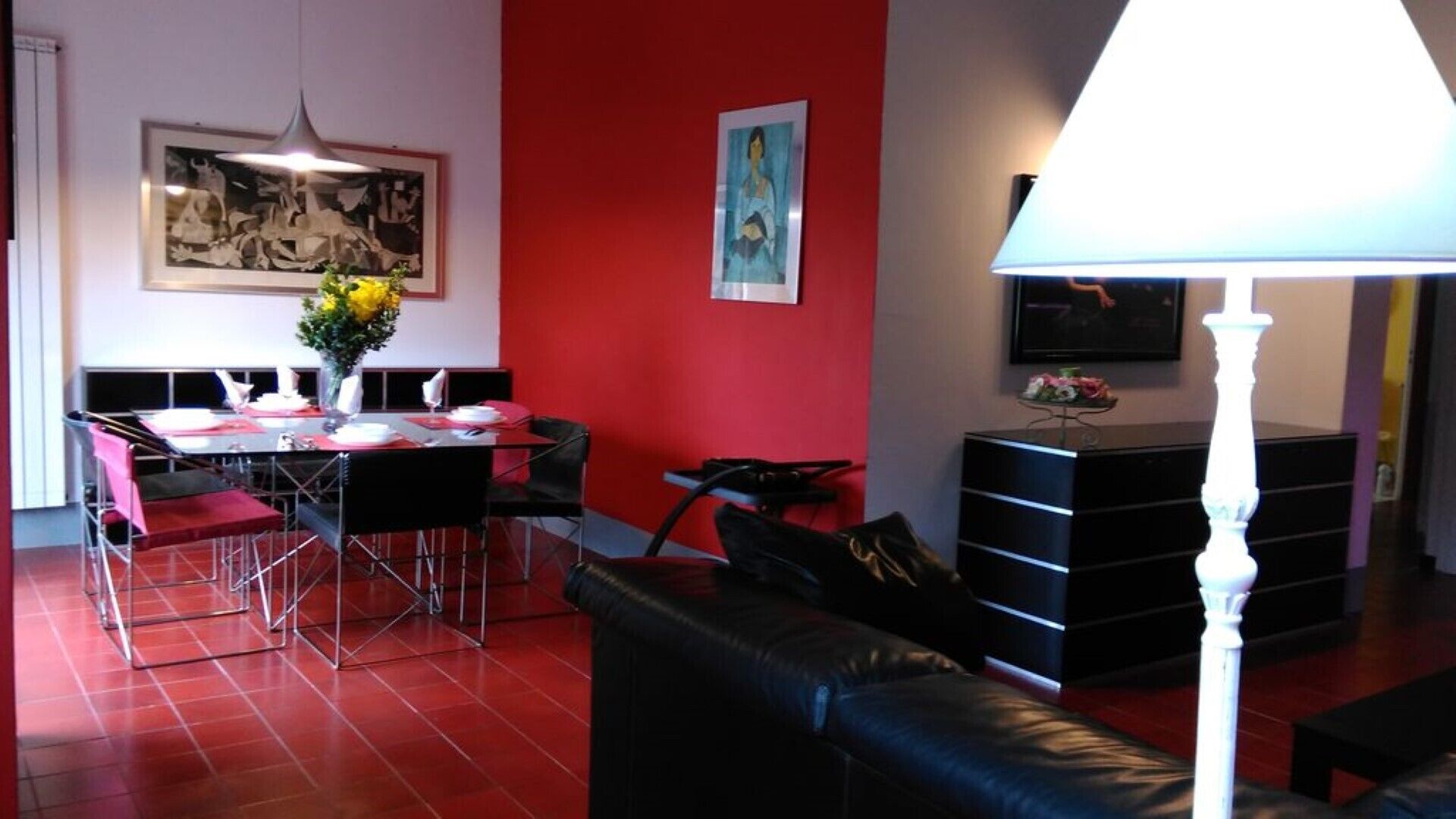 CHARMING APARTMENT IN THE VILLA A FEW STEPS FROM THE SEA