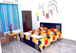 1 bedroom, in-room safe, iron/ironing board, WiFi - Vice  Versa Homestay (jaipur)