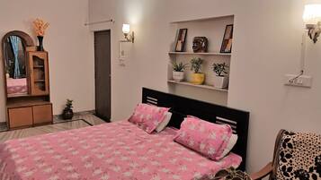 1 soverom, safe på rommet, strykejern/-brett og wi-fi