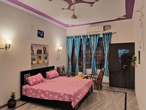 1 bedroom, in-room safe, iron/ironing board, WiFi