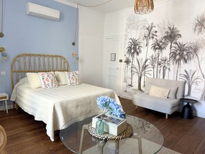 Junon Room | 4 bedrooms, premium bedding, pillowtop beds, iron/ironing board - Chambres d'hotes le Magnolia (Carcassonne)