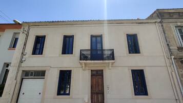 Bagian depan properti