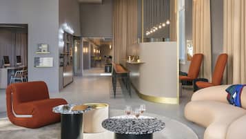 Coin salon dans le hall