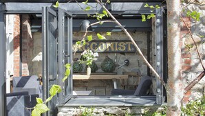 Antonia's Pearls, The Sea Cabin | Premium bedding, blackout drapes, soundproofing, iron/ironing board