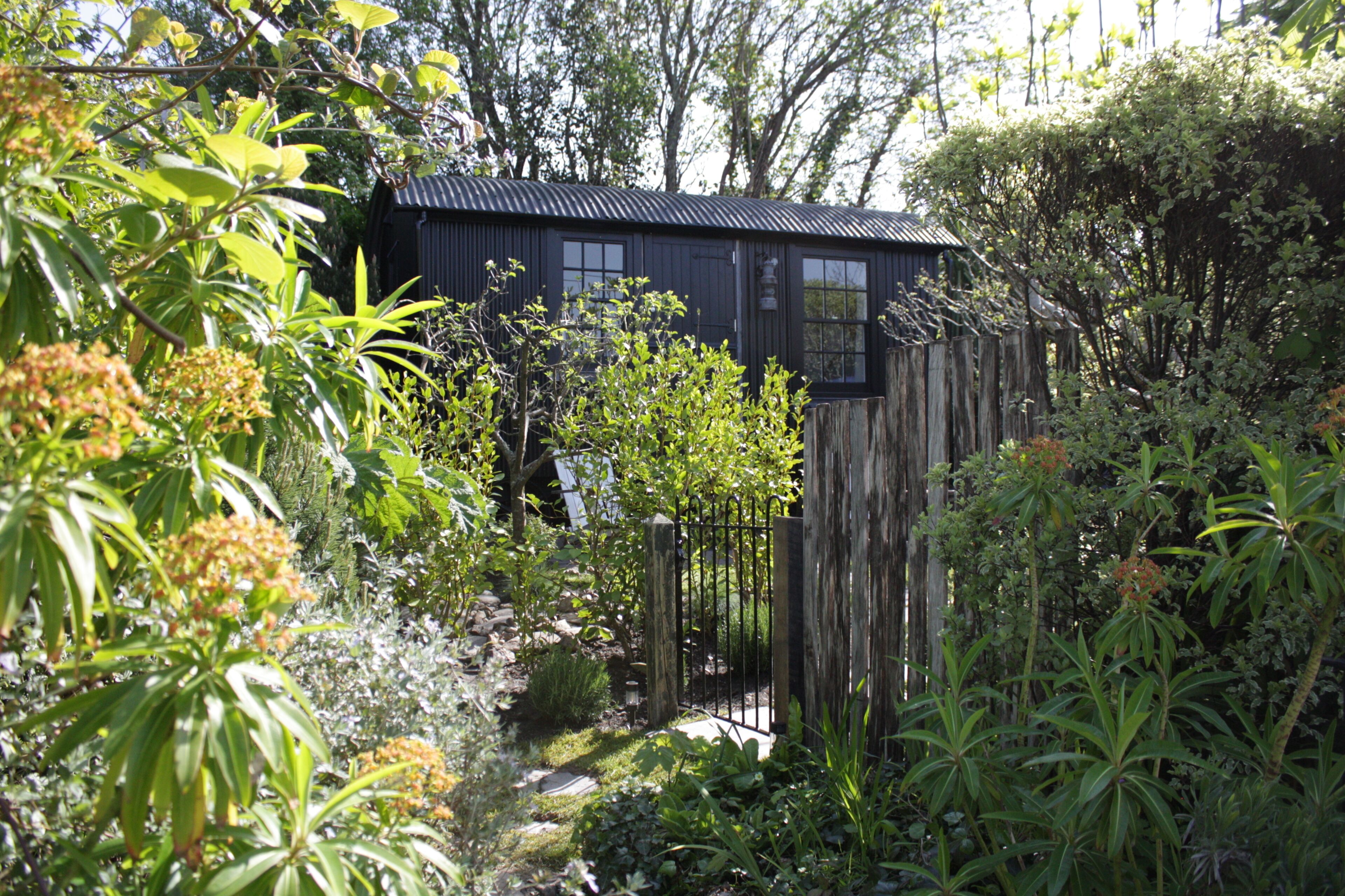 Antonia's Pearls, The Pearl | Premium bedding, individually decorated, individually furnished