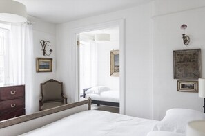 Antonia's Pearls, Marine Villa | Ropa de cama de alta calidad y decoración personalizada 
