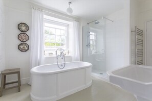 Antonia's Pearls, Marine Villa | Bathroom - Antonia's Pearls (St Austell)