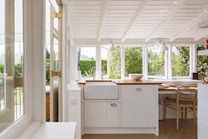 Antonia's Pearls, The Sea Cabin | Premium bedding, individually decorated, individually furnished