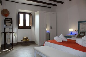 4 slaapkamers, reisbedje, gratis wifi, beddengoed