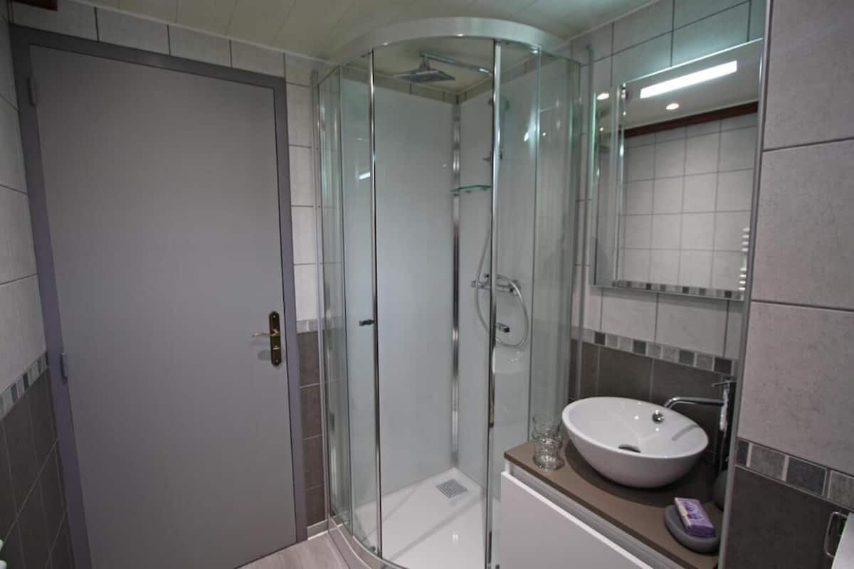 Double Room, Mountain View (Aurore) | Bathroom | Shower, rainfall showerhead, free toiletries, hair dryer