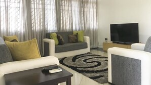 Apartment, 3 Bedrooms | Living room | 40-inch LED TV with digital channels, TV - Van Der Salle (Accra)