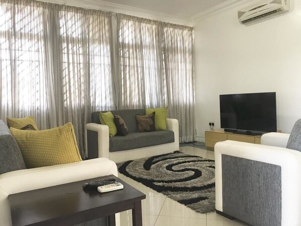 Living room - Van Der Salle (Accra)