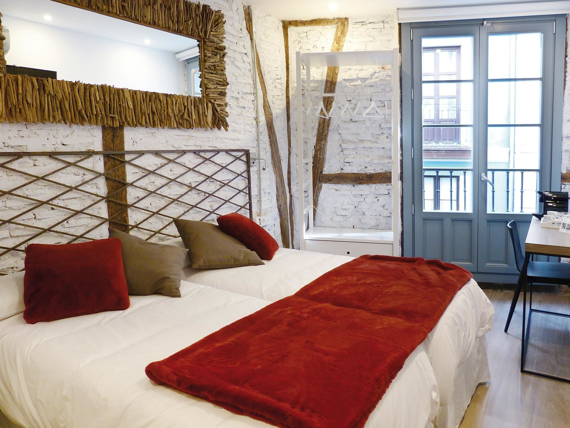 Deluxe Twin Room (Zazpi Kale) | 1 bedroom, premium bedding, down comforters, Select Comfort beds