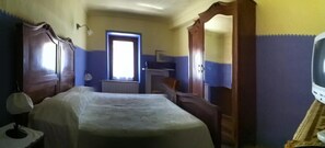 Iron/ironing board, bed sheets