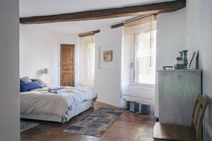 3 bedrooms, desk, iron/ironing board, travel crib - The essence of Provence (La Garde-Freinet)