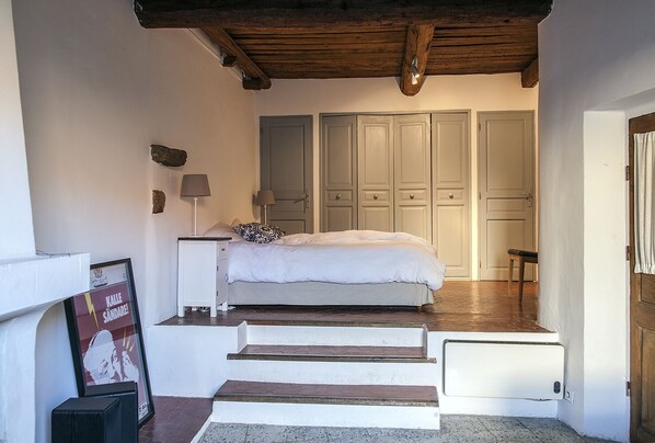 3 Schlafzimmer, Schreibtisch, Bügeleisen/Bügelbrett, Reisekinderbett