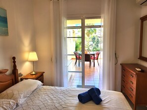 2 makuuhuonetta, silitysrauta/-lauta, ilmainen Wi-Fi, vuodevaatteet