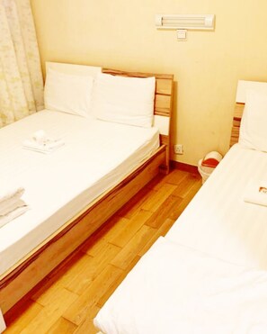 Comfort Triple Room, Multiple Beds, Non Smoking | Laptop workspace, blackout drapes, free WiFi, bed sheets - Taj Super Deluxe (Kowloon)