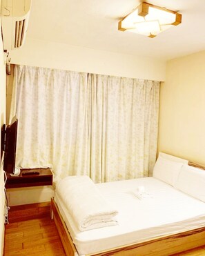 Comfort Triple Room, Multiple Beds, Non Smoking | Laptop workspace, blackout drapes, free WiFi, bed sheets - Taj Super Deluxe (Kowloon)