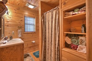 House, 4 Bedrooms, Non Smoking | Bathroom | Towels - Toccoa River Area Mineral Memories (Ellijay)