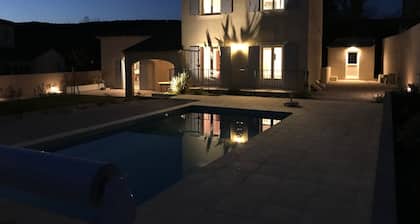 Beautiful new villa with garden and pool between vineyards and scrubland