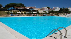 Piscine couverte, piscine extérieure