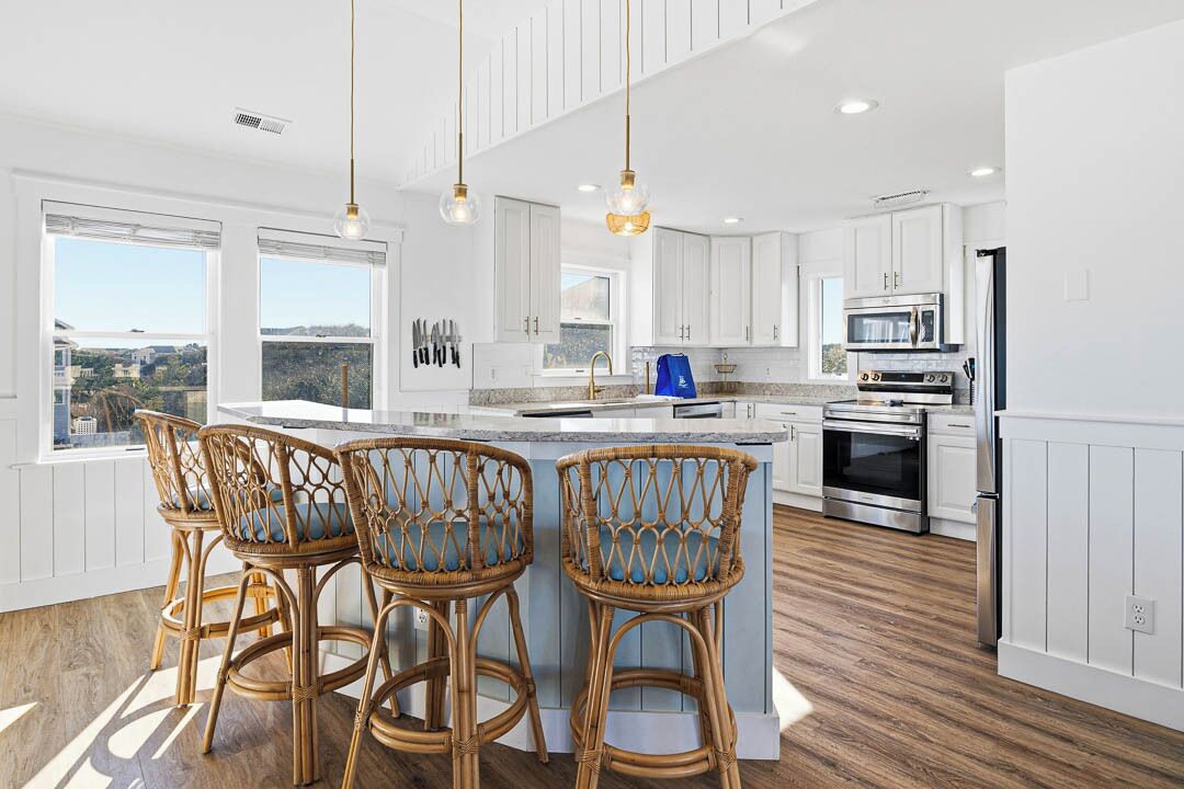 Refrigerador con congelador, microondas, horno y parrilla de estufa 